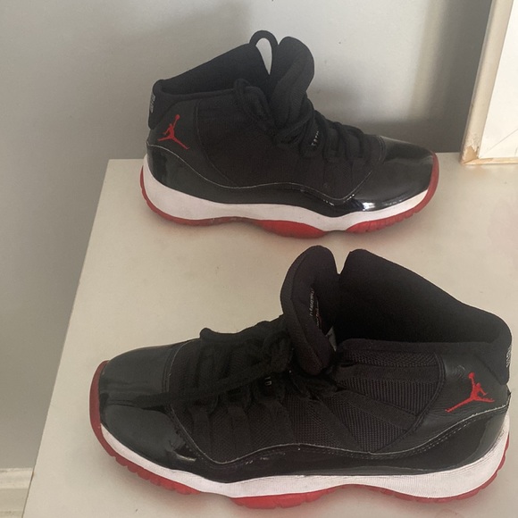 Kids Jordan almost look new - Picture 3 of 5